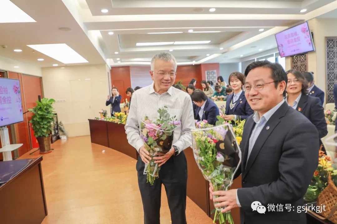 途经一场花的盛放——“花香盈袖 情满2121非凡”插花培训活动花絮